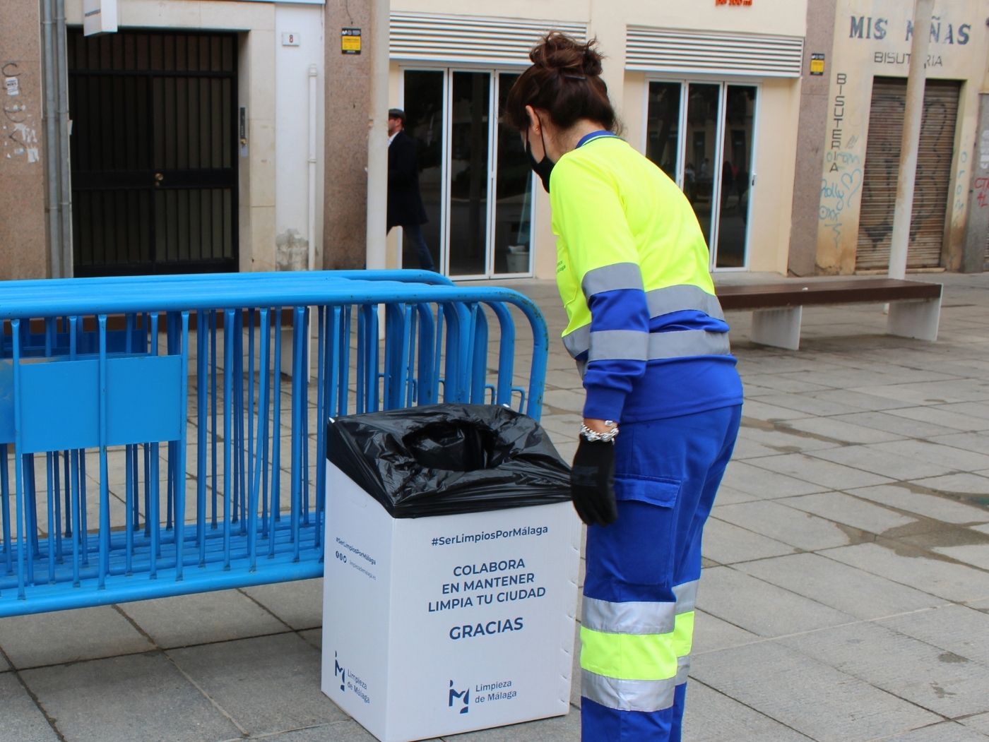 Reciclar material escolar - Limpieza de Málaga