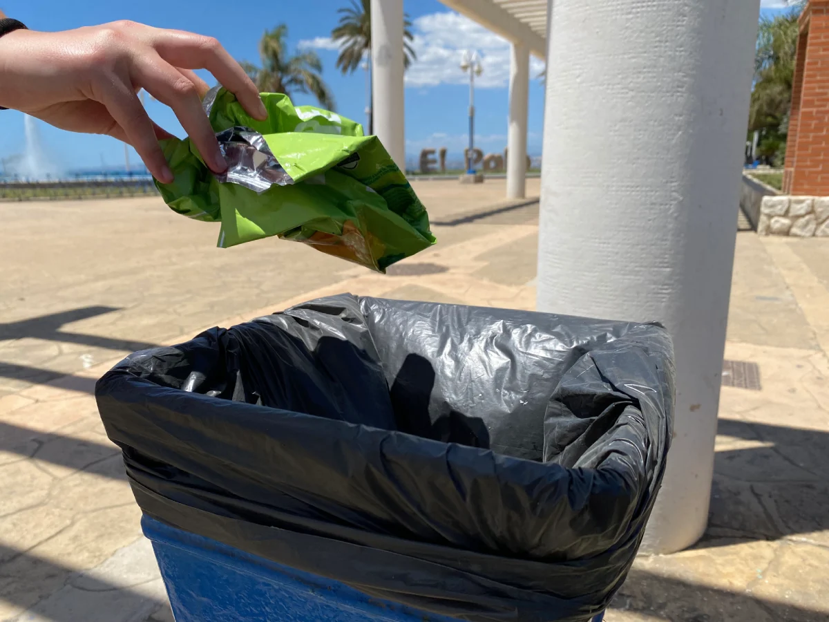 Deposita los residuos en papeleras